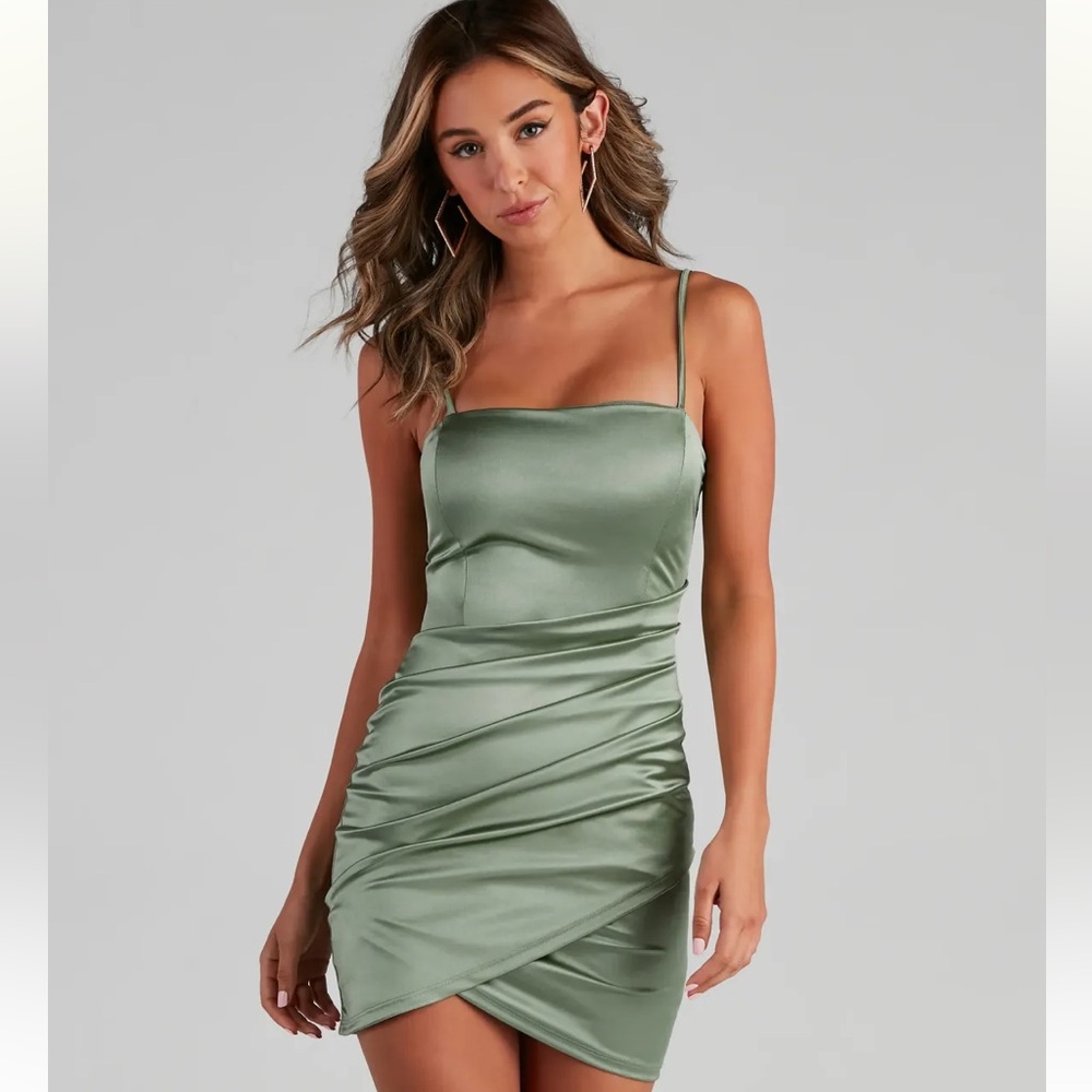 Windsor green satin mini dress
Size small
